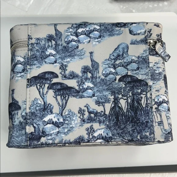 Christian Dior Beauty Around The World Mirrored Vanity Makeup Train Case NEW - Picture 2 of 11